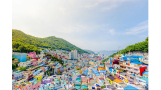 Làng văn hóa Gamcheon ở Busan, Hàn Quốc được nhiều người lựa chọn ghé thăm khi du lịch tháng 5. 